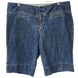 Madison Women's Size 16 Dark Wash Denim Bermuda‎ Shorts Modest Stretch